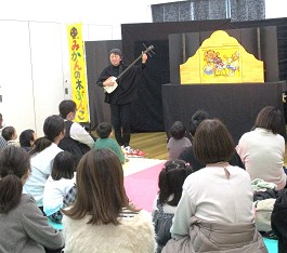 中央館「春のおはなし会スペシャル」の様子