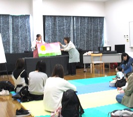 中央館「えほんのへや」の様子