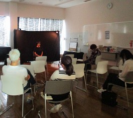 中央館「大人のためのおはなし会」の様子