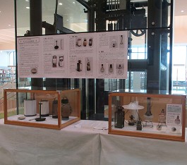 中央館「ロビーで文化財」の様子