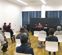中央館「大人のためのおはなし会」の様子