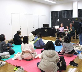 中央館「おはなしのひろば」の様子