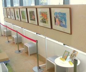 中央館『創作絵本コンテスト原画展in図書館』展示作品の写真