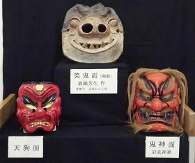 大江分館で「日本の鬼の交流博物館」所蔵の「笑鬼面」「鬼神面」「天狗面」展示の写真