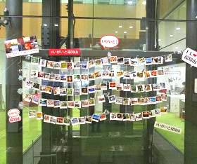 中央館「100人の#いがいと福知山インスタ写真展」の様子