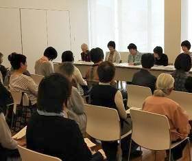 中央館で「第9回朗読会」を開催している様子