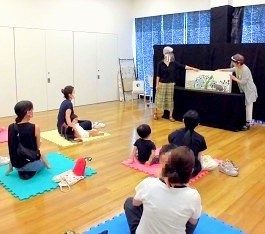 9月2日に中央館で「おはなしのひろば」を開催している様子