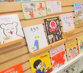 中央館6月『こころとからだ』のテーマ展示の様子