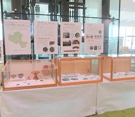 中央館で「福知山の古墳時代Ⅰ 前期から中期前半」を展示している様子