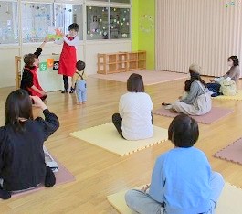 大江分館で「おはなし会」をしている様子