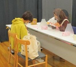 中央館で「読みきかせ体験」をしている様子