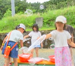 「消費者月間」展示の様子