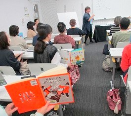 「読書ボランティア養成講座 入門講座 実践編」展示の様子