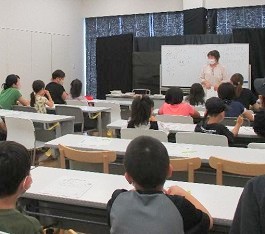 「夏休み読書感想文おたすけ隊！」の様子