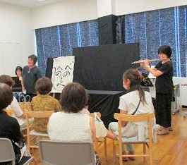 「おとなのための音楽とおはなしの会」の様子