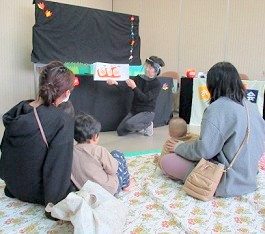 大江分館で「おはなし会」をしている様子