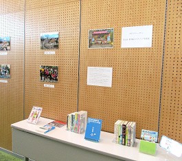 中央館「福知山マラソン 写真展」の様子