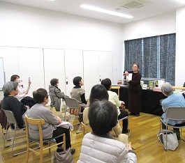 中央館「大人のおはなし会」の様子