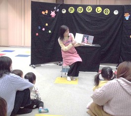 夜久野分館「おはなし会」の様子