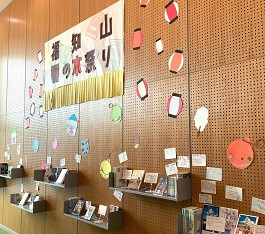 中央館「福知山高校・附属中学校 合同展示」の様子