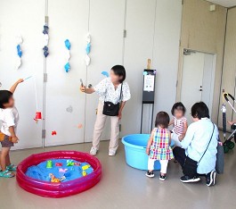 「おおえとしょかん夏まつり」の様子