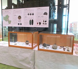 中央館「ロビーで文化財」展示の様子