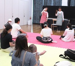 中央館「えほんのへや」の様子