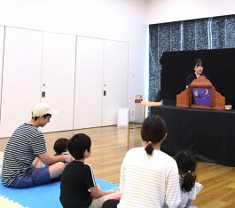 中央館「おはなしのひろば」の様子