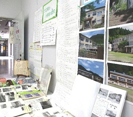 大江分館特別展示「大江町の小学校の歴史」の様子