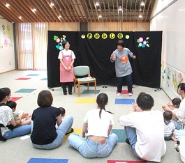 夜久野分館「おはなし会」の様子