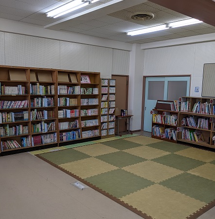 はびきの埴生学園前期図書館