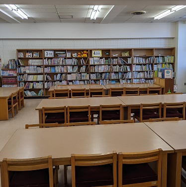 はびきの埴生学園前期図書館