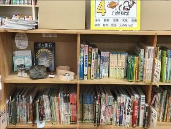 羽曳が丘小学校図書館