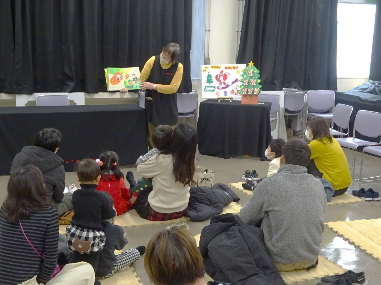 過去開催の「クリスマスのおはなし会おはなしの広場スペシャル」の写真
