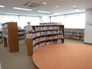 宗岡第二公民館図書室の内観写真