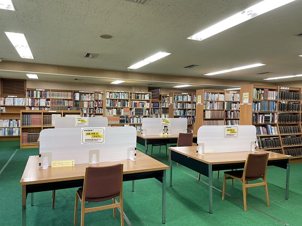 参考図書室の様子